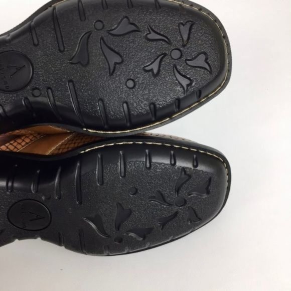 Clarks Womens Tan Brown Leather Heeled Mules Basket Weave Comfort Shoes size 7 - Picture 14 of 16